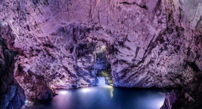 Grotte di Pertosa-Auletta: boom di visitatori nel 2025, +30% nel primo trimestre