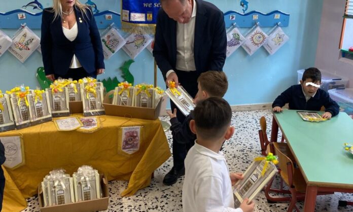 Torre del Greco, donati 200 libri sul Giubileo ai bambini della scuola materna