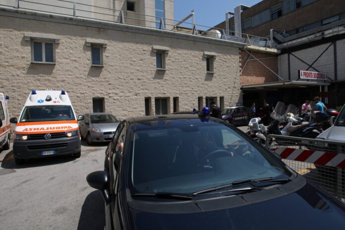 Napoli, lite tra connazionali: 35enne accoltellato e trasportato al San Paolo