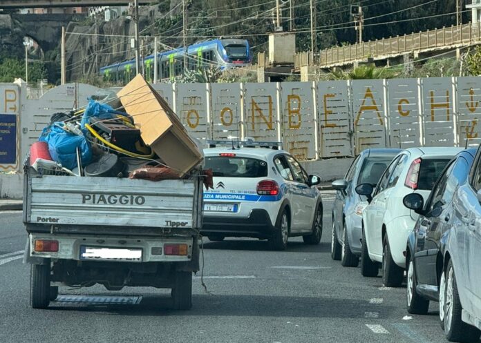 Torre del Greco, sequestrato mezzo carico di rifiuti destinati a smaltimento irregolare