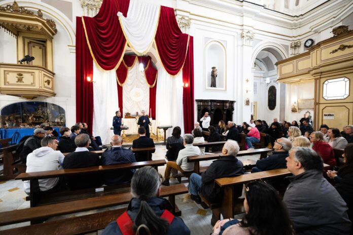La Croce di Cariati torna a casa: restaurata dagli “Scugnizzi a Vela” con il cuore della città