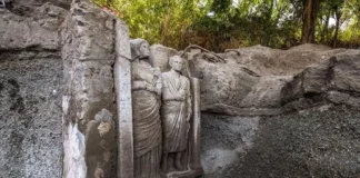 Pompei, scoperto un rilievo funebre monumentale: le statue trasferite per il restauro