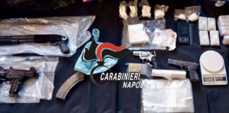 Torre Annunziata: duro colpo alla criminalità organizzata. Trovate armi e droga
