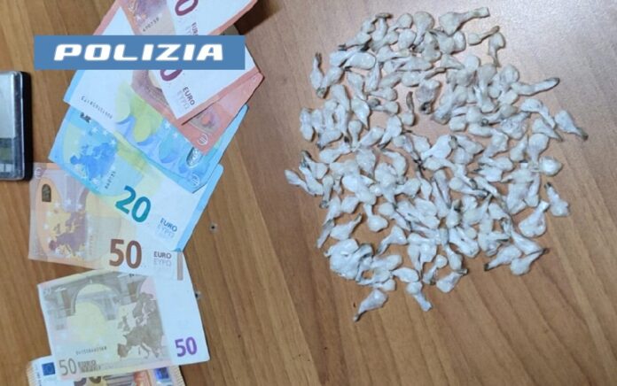 Acerra: nasconde cocaina nell’armadio, arrestato 20enne