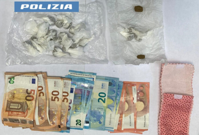 Torre del Greco, droga nascosta in casa. Arrestato 42enne