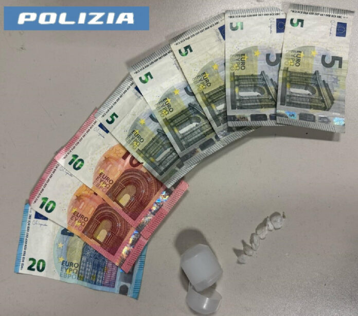 Napoli: Porta Nolana, spaccio di droga in strada: arrestati un uomo e una donna