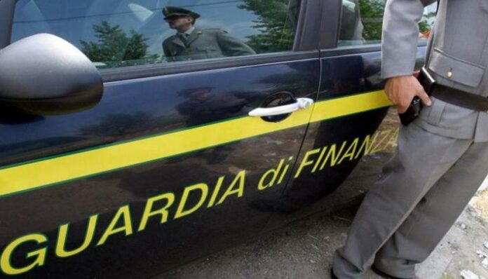 Gragnano, blitz della Guardia di Finanza contro il gioco illegale: sequestrati 20 apparecchi e multe per 143mila euro