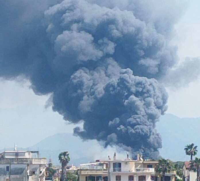 Incendio di Scafati del 5 aprile, diossine sotto limite di quantificazione