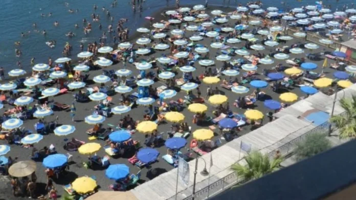 A Torre del Greco l'estate parte il primo maggio: firmata l'ordinanza apertura lidi
