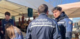Pomigliano d’Arco, sequestrato cibo e scoperti lavoratori in nero nei mercati