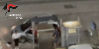 Napoli, divieto di dimora per parcheggiatrice abusiva. Minaccia studenti