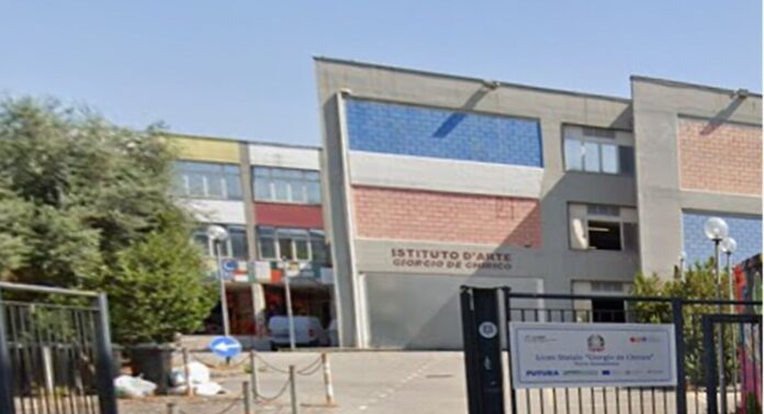 Torre Annunziata, allarme furti nelle scuole: doppio colpo al De Chirico e al Pitagora-Croce. A rischio la sicurezza degli istituti scolastici