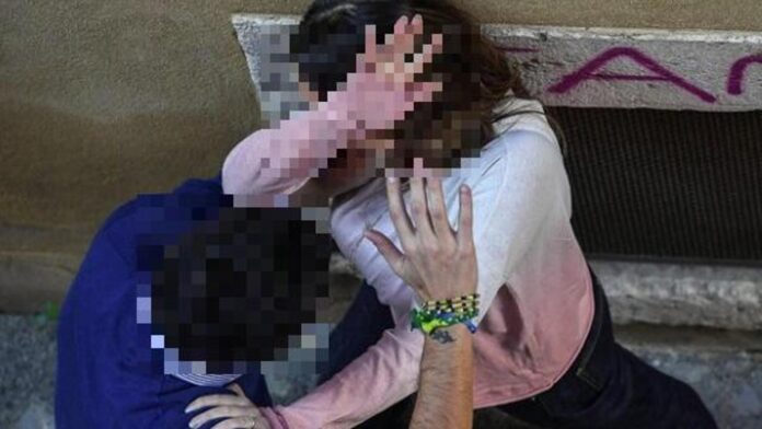 Pozzuoli: massacra l’ex compagna e tenta di gettarla dal belvedere, arrestato 35enne per tentato omicidio