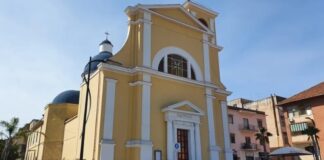 Ordigno esplode davanti alla chiesa di Massa di Somma: nessun ferito, scattano le indagini