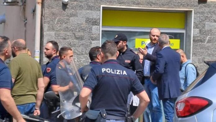 Fuorigrotta: tentano rapina all’ufficio postale, arrestati due uomini