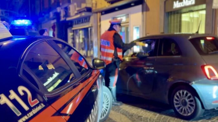 Napoli, movida nel mirino: controlli dei Carabinieri nel centro storico. Sanzioni, denunce e un arresto per resistenza