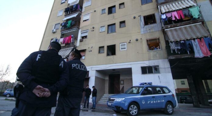 Scampia, spaccio in strada: arrestato 24enne
