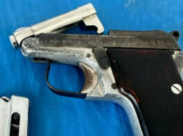 Pianura, esplosi colpi in piazza San Giorgio: due arresti per detenzione di arma clandestina