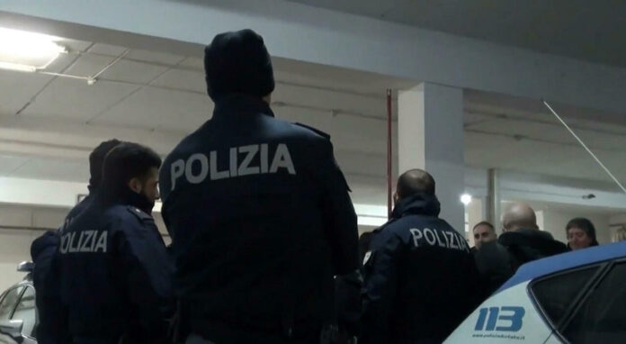 Napoli, arrestato 41enne latitante: si nascondeva in un camper in un parcheggio aeroportuale