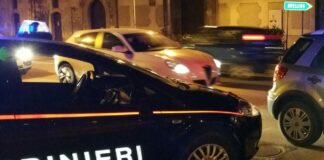 Castellammare, sparatoria per una lite stradale: due arresti, un ricercato. Scooter rubato e incendiato per vendetta