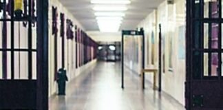 Napoli, fugge dalla comunità e aggredisce un carabiniere: 17enne arrestato