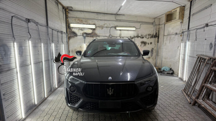 Giugliano in Campania: rubano una Maserati e tentano di riciclarla, arrestati in cinque