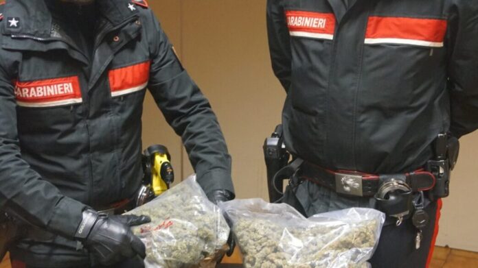 Torre del Greco, operazione dei Carabinieri: denunce e segnalazioni per droga e armi