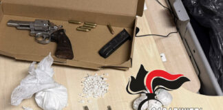 Napoli, Poggioreale: droga e pistola nei vani ascensore delle palazzine popolari. Controlli dei Carabinieri nel “Connolo”