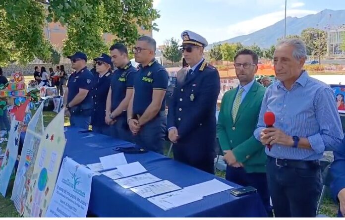 Pomigliano d’Arco: premiati i giovani dell’antiracket. Cantone: “Semi di futuro”, Leone: “Servono comunità educanti”
