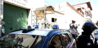 Napoli, droga nel cimitero e pusher minorenni: il bilancio dei controlli dei Carabinieri