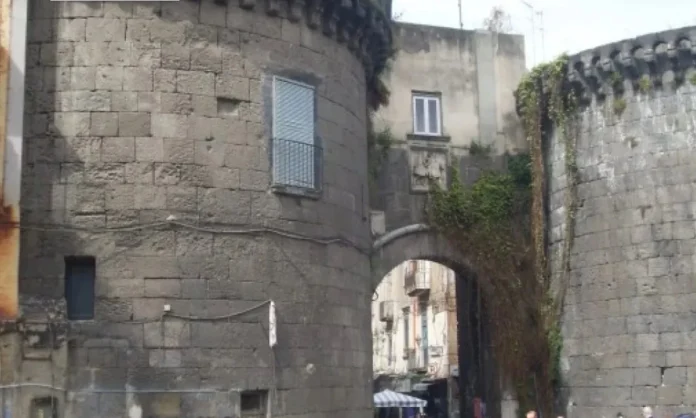 Controlli straordinari a Porta Nolana e Piazza Mancini: sanzioni e sequestri per oltre 14mila euro