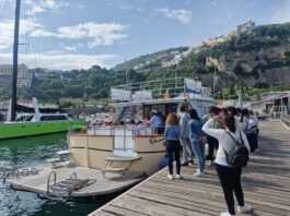 Educazione ambientale e turismo sostenibile: gli studenti di Vico Equense scoprono l’Area Marina Protetta di Punta Campanella a bordo della “Scorfanella”