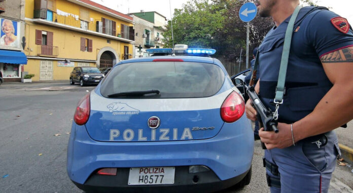 Pompei, due fratelli giovanissimi sorpresi con armi in centro: scatta la denuncia