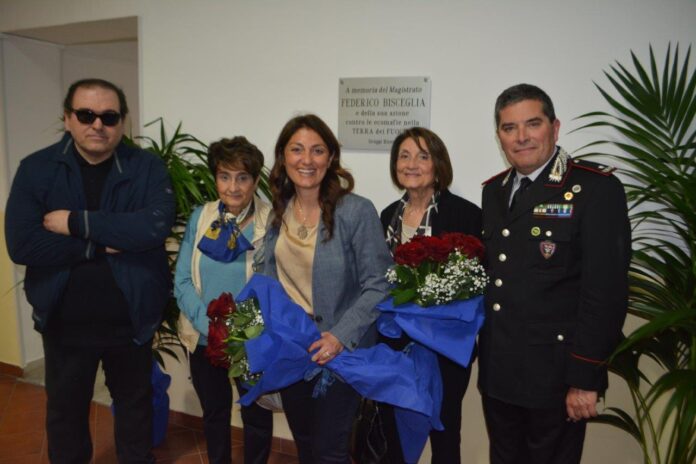 Nola, scoperta una targa in memoria del magistrato Federico Bisceglia nella sede della Procura