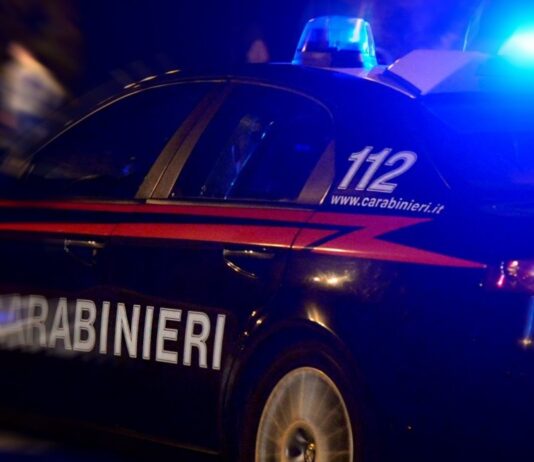 Ottaviano, farmacia svaligiata all’alba: saracinesca tagliata e incubo furti tra i commercianti
