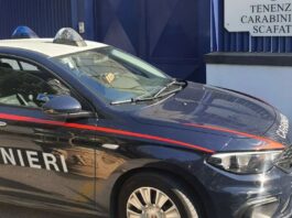 Scafati, si spoglia davanti a minorenni al centro commerciale: arrestato 34enne, sarà espulso