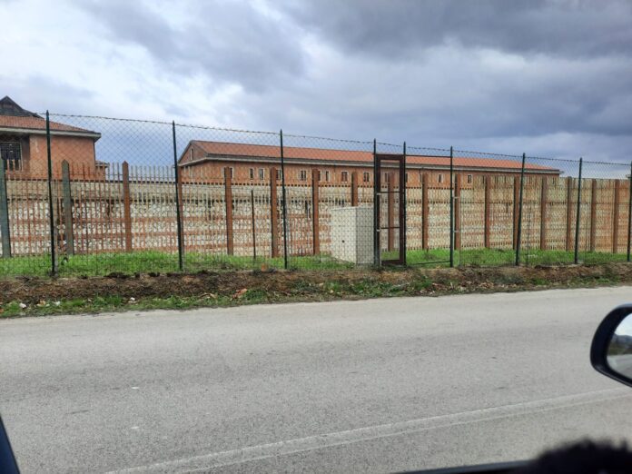 Cercola, tentano rapina in garage e aggrediscono il proprietario: quattro indagati