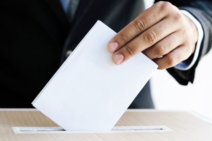 Elezioni Comunali in Campania: il centrosinistra resiste a Giugliano, Marigliano e Casavatore. Ballottaggio a Volla, a Nola trionfo civico