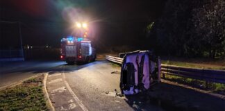 Eboli, incidente nella notte: auto si ribalta sulla litoranea, tre donne ferite