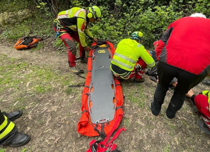 Amalfi, coppia di turisti soccorsa nella Valle delle Ferriere: intervento congiunto di forze specializzate