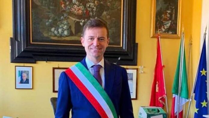 Sorrento, imprenditore denuncia tangenti: sotto inchiesta il sindaco Coppola e il suo collaboratore