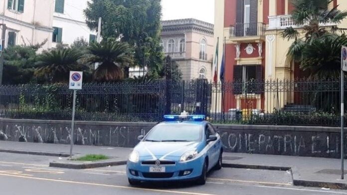 Secondigliano, droga in casa nonostante i domiciliari: 54enne arrestato