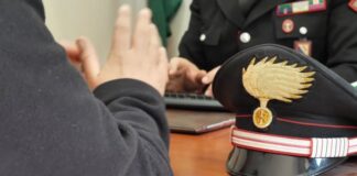 Napoli, minaccia una parente per 30 euro della “lotteria di quartiere”: arrestato 34enne per tentata estorsione