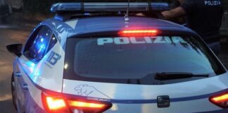 Secondigliano, dà in escandescenza e aggredisce gli agenti: arrestato 27enne
