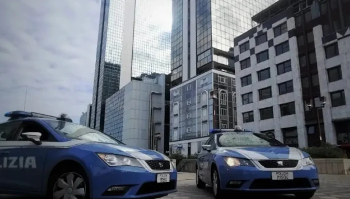 Napoli, sorpreso a rubare in un’auto: arrestato 47enne Napoli, sorpreso a rubare in un’auto: arrestato 47enne