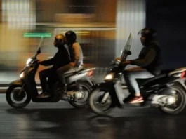 Portici: inseguimento nella notte, minori su scooter rubato fuggono dalla Polizia. Arrestato il conducente, denunciata la passeggera