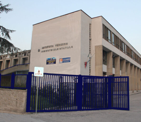 San Giorgio a Cremano, falso allarme bomba all'Iti “Enrico Medi”: evacuata la scuola, nessun ordigno trovato