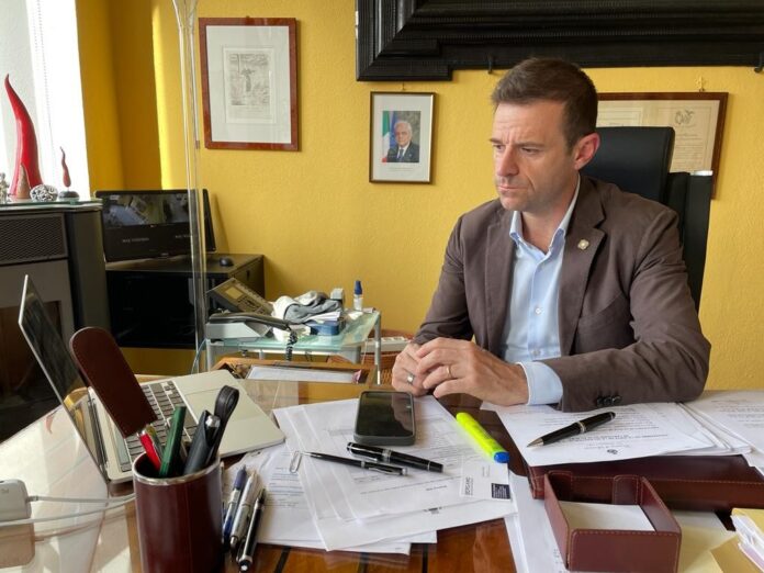 Sorrento, carcere per il sindaco e il suo collaboratore: 25 persone indagate