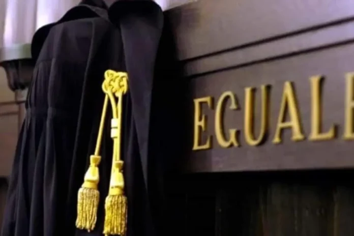 Avvocato sotto inchiesta a Nola: arresti domiciliari per truffa e falsi giudiziari