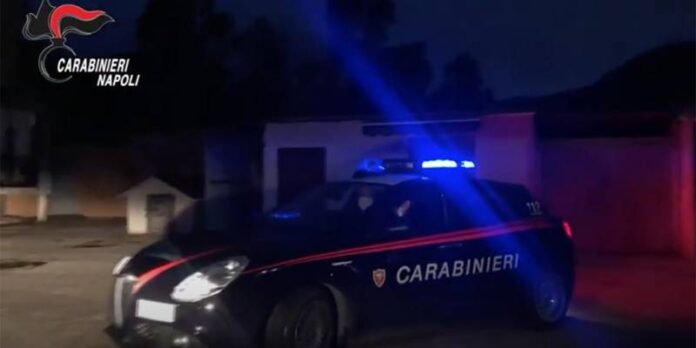 Casola di Napoli, tentò di rapinare una donna bloccando l’auto: arrestato 30enne